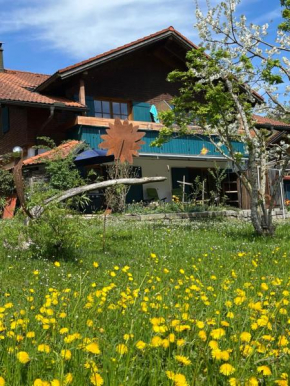 Alpenstyle Ferienwohnung mit Südbalkon in Geisteier's Hüs